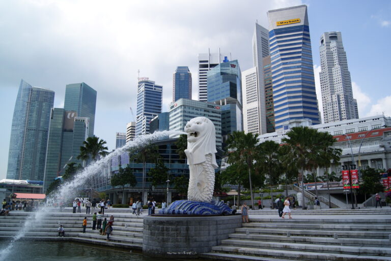 Merlion and Singapore skyline